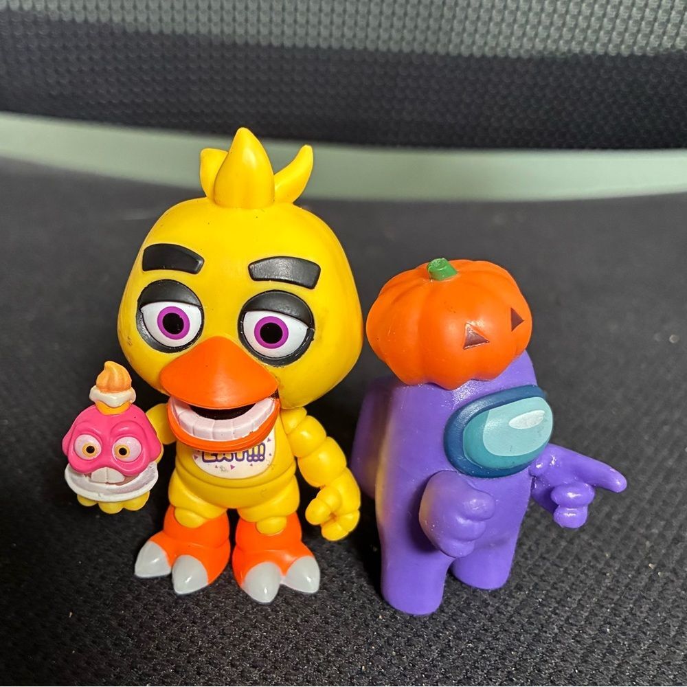 Video Game Figurine Set - Among Us Purple Five Nights at Freddie’s Chica